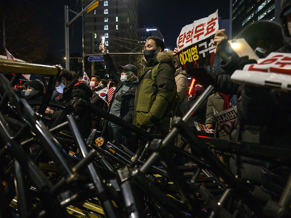 W-tende-Demonstranten-st-rmen-Gericht-in-S-dkorea