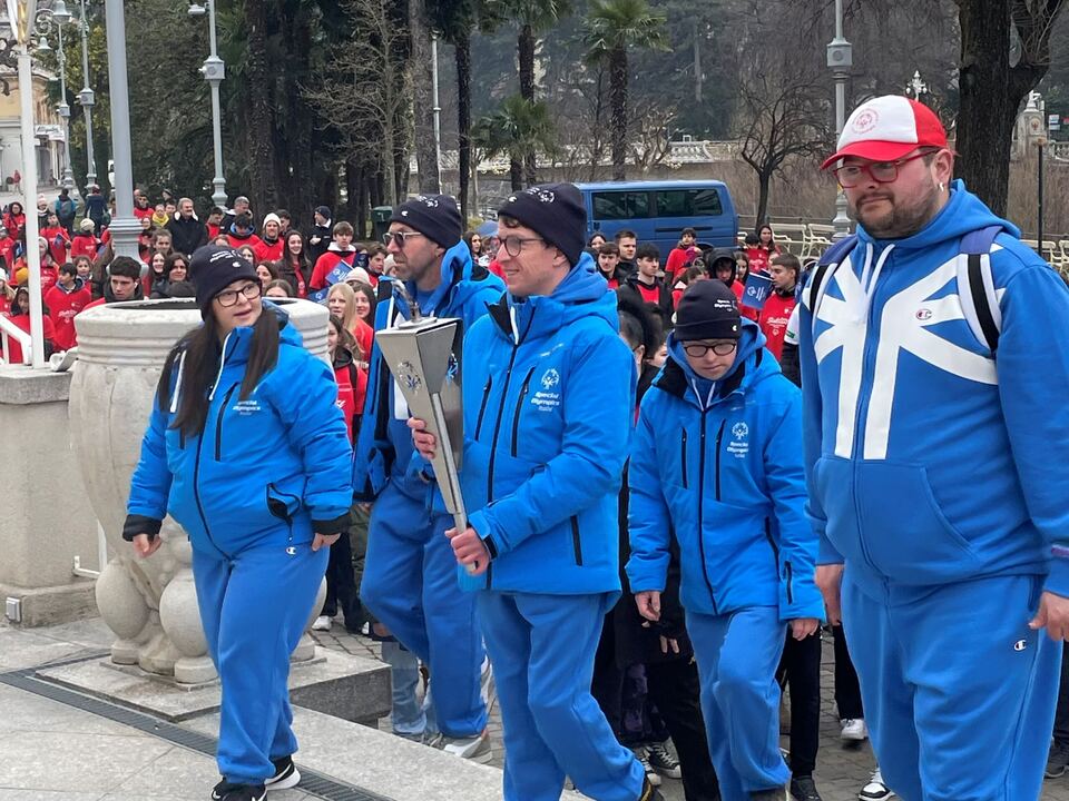 Fackellauf-in-Meran-anl-sslich-der-Welt-Winter-Spiele