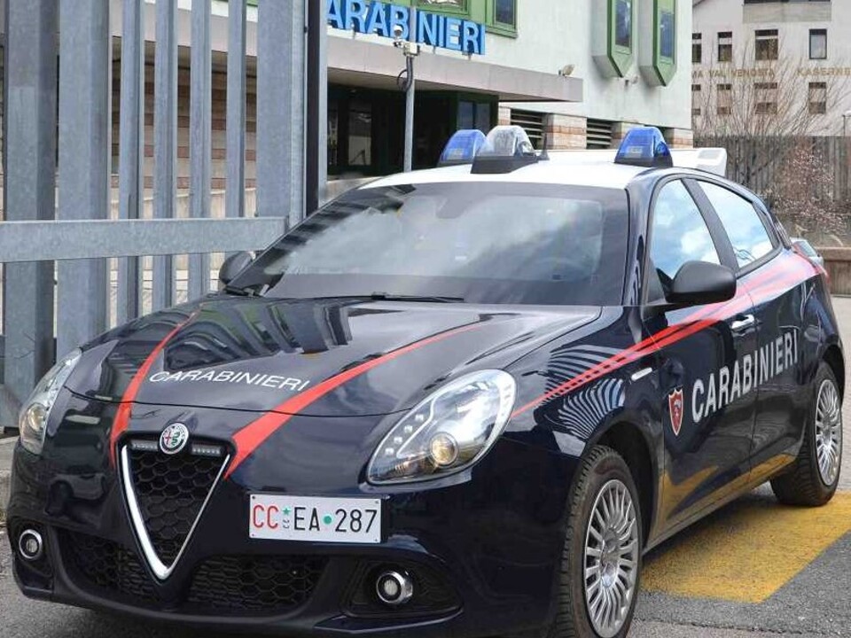 Autoscheibe-in-Schnals-zertr-mmert-9-000-Euro-Schaden