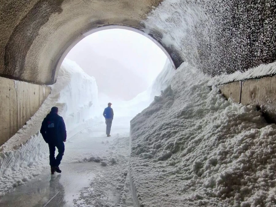 zugeschneiter Tunnel Timmelsjoch