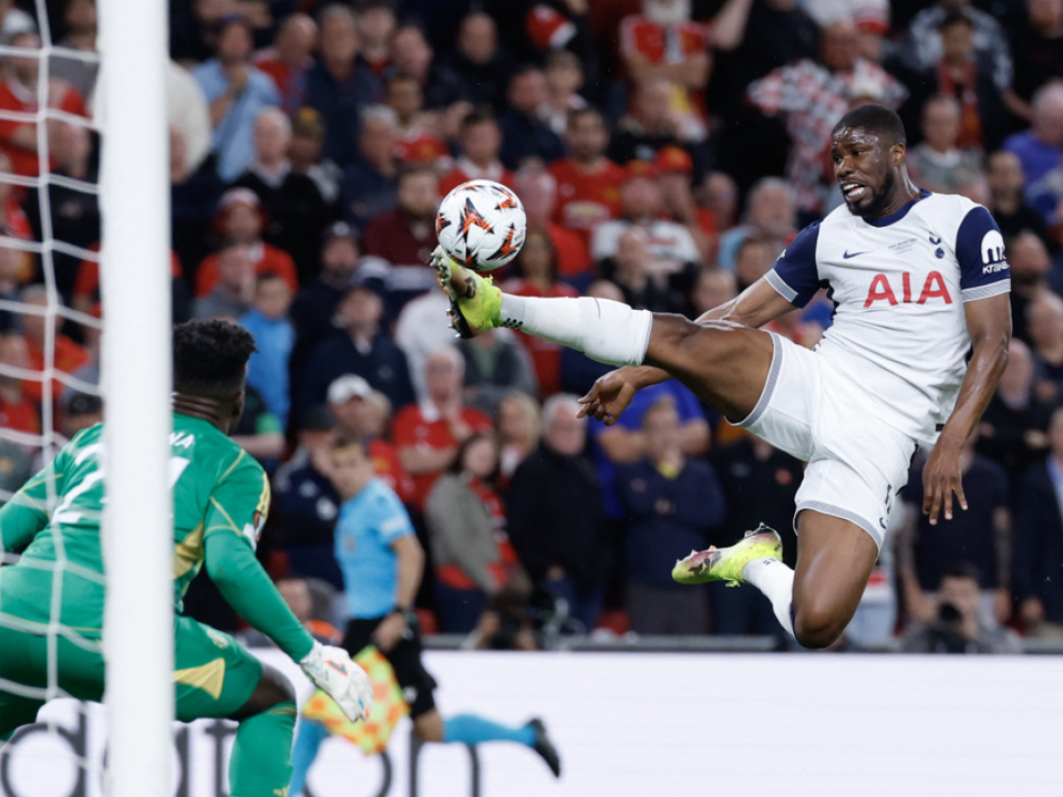 -Bedeutet-mir-alles-Danso-jubelt-ber-Europa-League-Titel