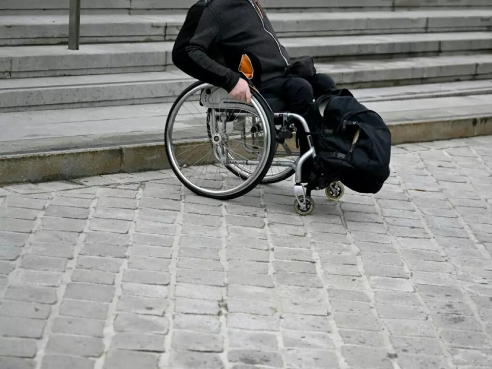 Rollstuhlfahrer und Ehefraun laut Urteil diskriminiert (Symbolbild)