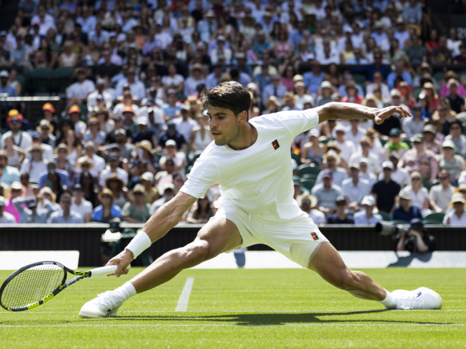 Alcaraz-mit-einiger-M-he-in-zweiter-Wimbledon-Runde