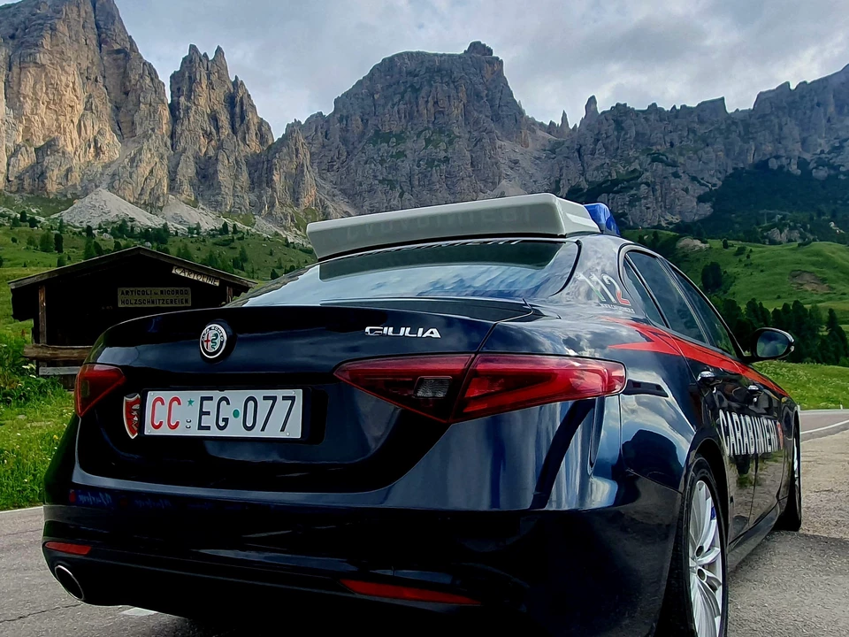 Waghalsiges Manöver: Fahranfänger will Carabinieri in den Dolomiten überlisten