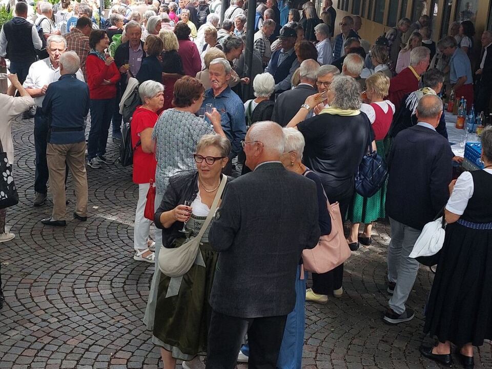 S-dtiroler-aus-aller-Welt-feiern-ihre-Verbundenheit-zur-Heimat