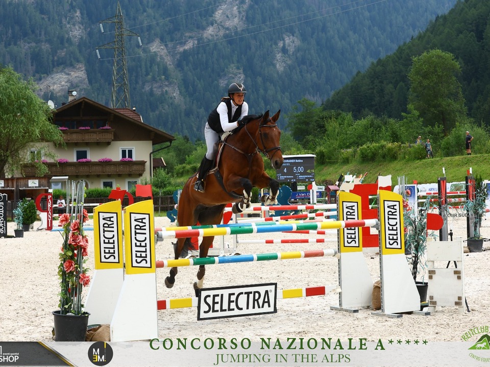 -Jumping-in-the-Alps-begeistert