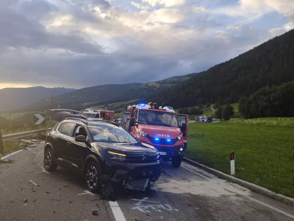 Olang: Motorradfahrer nach Zusammenprall mit Auto tödlich verunglückt