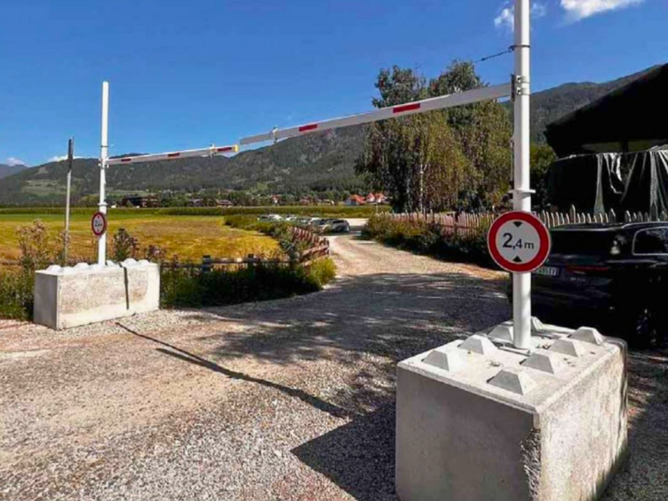 Bruneck-Schranke-gegen-Camper