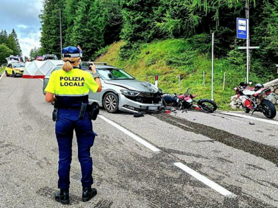 San-Pellegrino-Pass-S-dtiroler-Motorradfahrer-bei-Unfall-schwer-verletzt