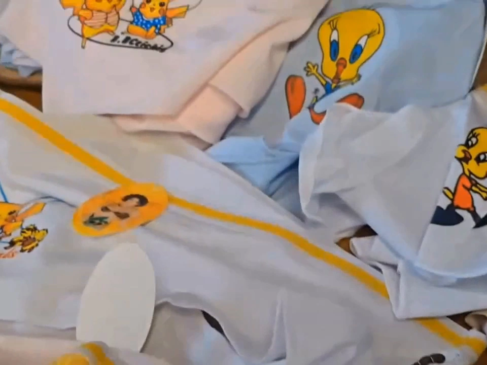 Gefälschte Kinderbekleidung beschlagnahmt – VIDEO