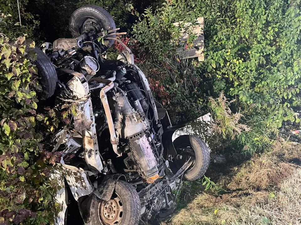 Frau-bersteht-wie-durch-ein-Wunder-Unfall-unversehrt