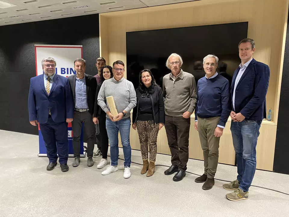 Prof Gottfried Tappeiner, Walter Pöhl (lvh-Direktor), Hannes Pircher (JHW), Daniela Folie (Folie Metall OHG), Stefan Rechenmacher (BSV Fensterbau), Rita Egger (Frauen im Handwerk), Hermann Raffeiner-Kerschbaumer (lvh-Bezirksobmann Untervinschgau), Günther Platter (lvh-Bezirksobmann Obervinschgau) und Martin Haller (lvh-Präsident)