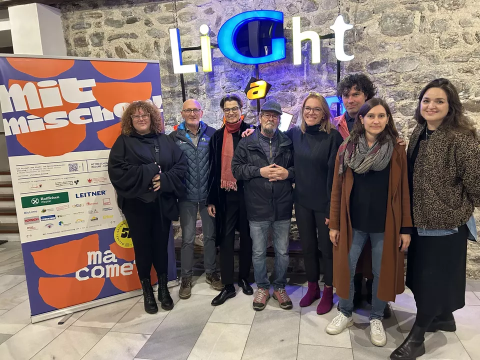 Marion Feichter (Beschwerdechor-Leiterin) Heinrich Forer und Verena Debiasi (Gemeinderat Sterzing), Peter Kaser (Künstler), Michaela Stolte (Kuratorin), Leander Schwazer (Künstler), Karin Hochrainer (Projektleitung), Anna Heiss (Leiterin Dekadenz)