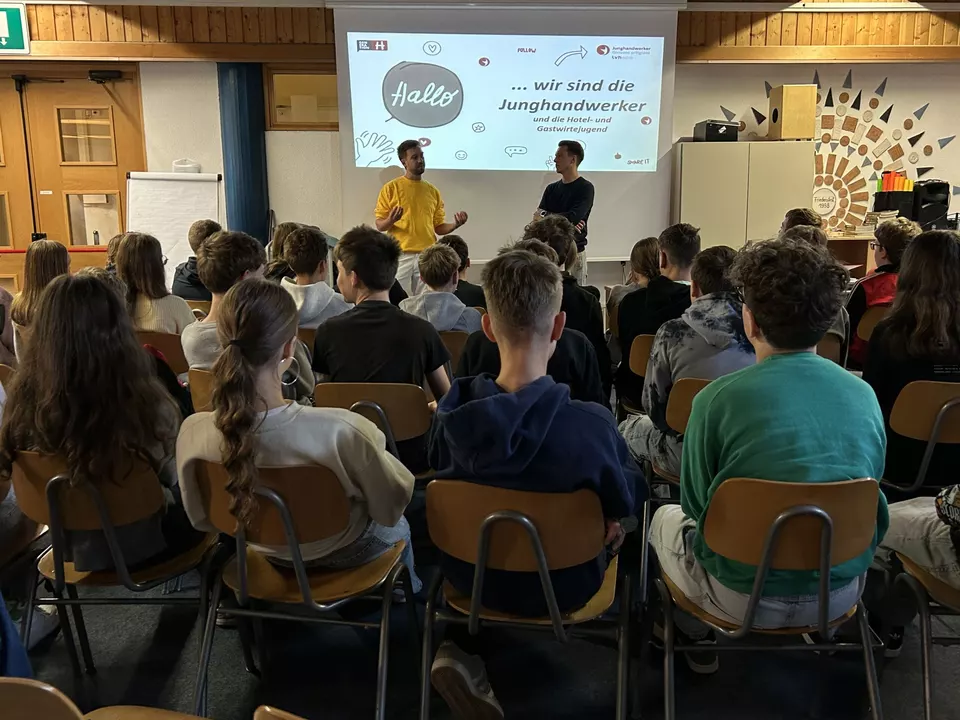 Jugendliche bei der Berufsvorstellung