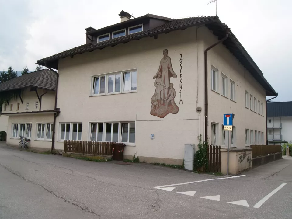 Das Josefsheim in Bruneck wird unentgeltlich an die Bezirksgemeinschaft Pustertal übertragen. Diesen Beschluss hat die Landesregierung am 24. Oktober gefasst.