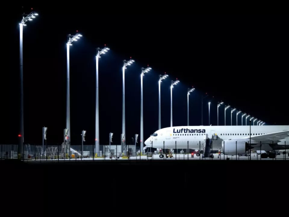Lufthansa-Jet am Boden