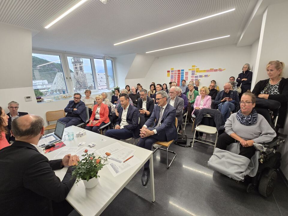 Weichen-gestellt-f-r-mehr-Selbstbestimmung-von-Menschen-mit-Beeintr-chtigung