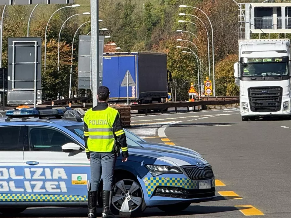 Sterzing: Lkw-Fahrer nach 17 Stunden Fahrt gestoppt