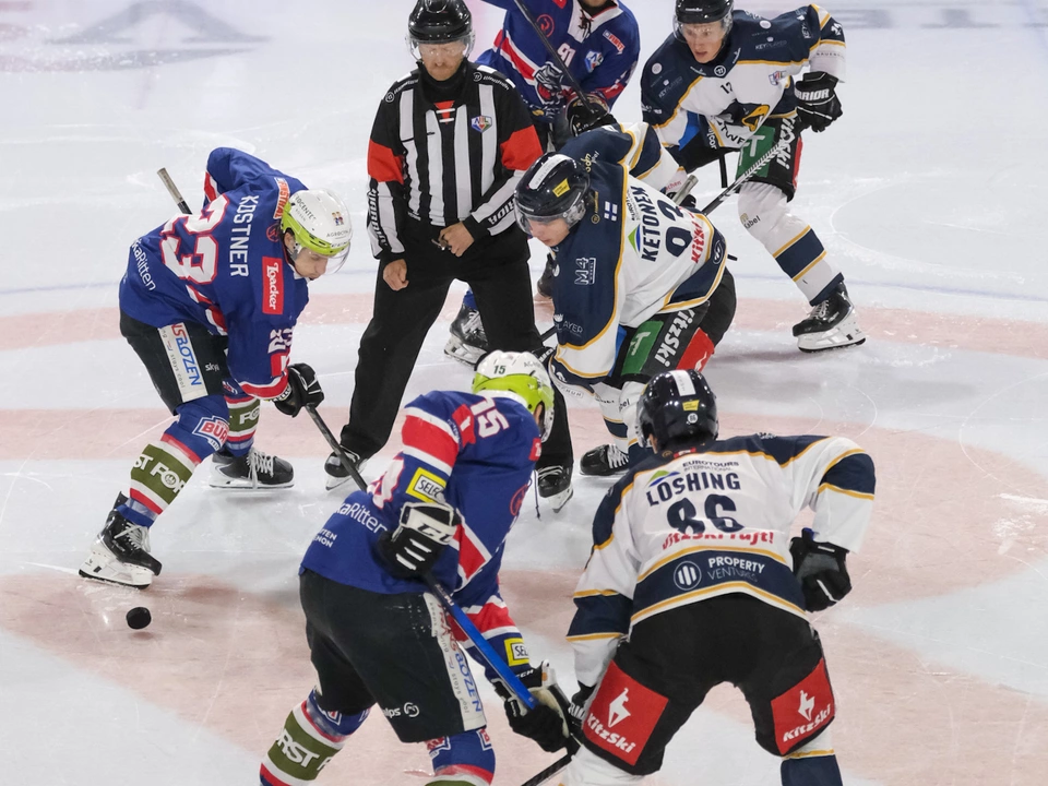 Spielszene-azione_di_gioco_1_Rittner_Buam_SkyAlps-Adler_Kitzbühel_30_10_25_Credits_Max_Pattis