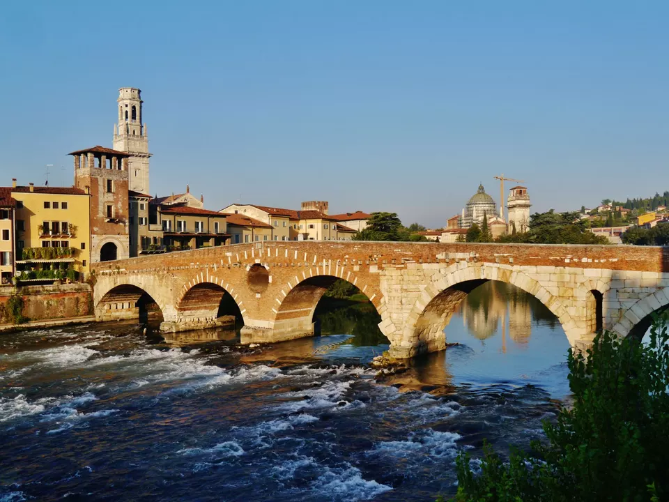 Verona_Ponte_Pietra_08