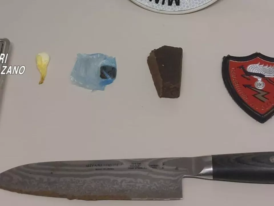 Brixen: Carabinieri stoppen Mann mit Kokain, Haschisch und Präzisionswaage