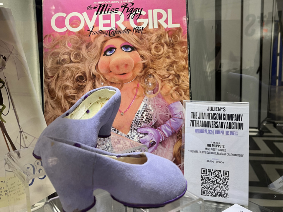 Schuhe-von-Miss-Piggy-versteigert-Andenken-an-Jim-Henson