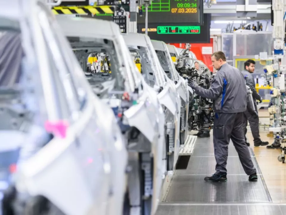 Deutsche Autoindustrie mit so wenigen Mitarbeitern wie zuletzt 2011