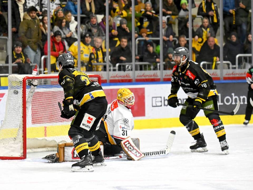 W-lfe-feiern-Torspektakel-gegen-die-Pioneers