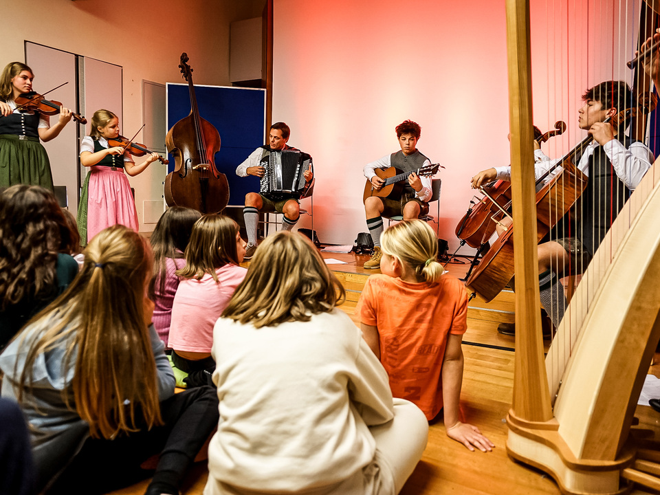 Eine-Familie-macht-gro-artige-Musik