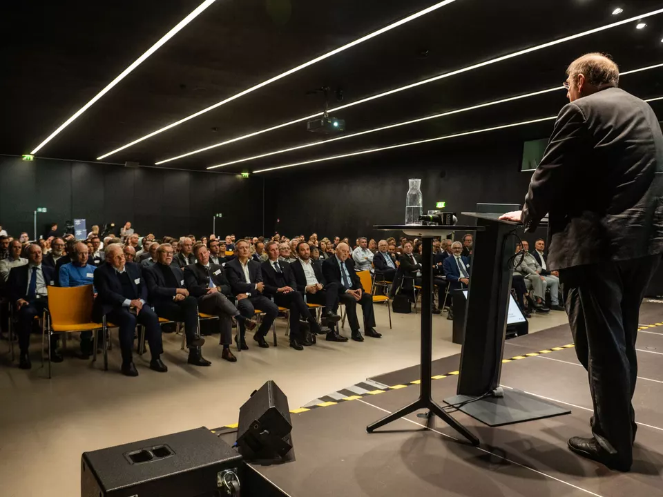 Ungefähr 200 Personen haben am wissenschaftlichen Symposium zum 50-jährigen Jubiläum des Versuchszentrums Laimburg teilgenommen.