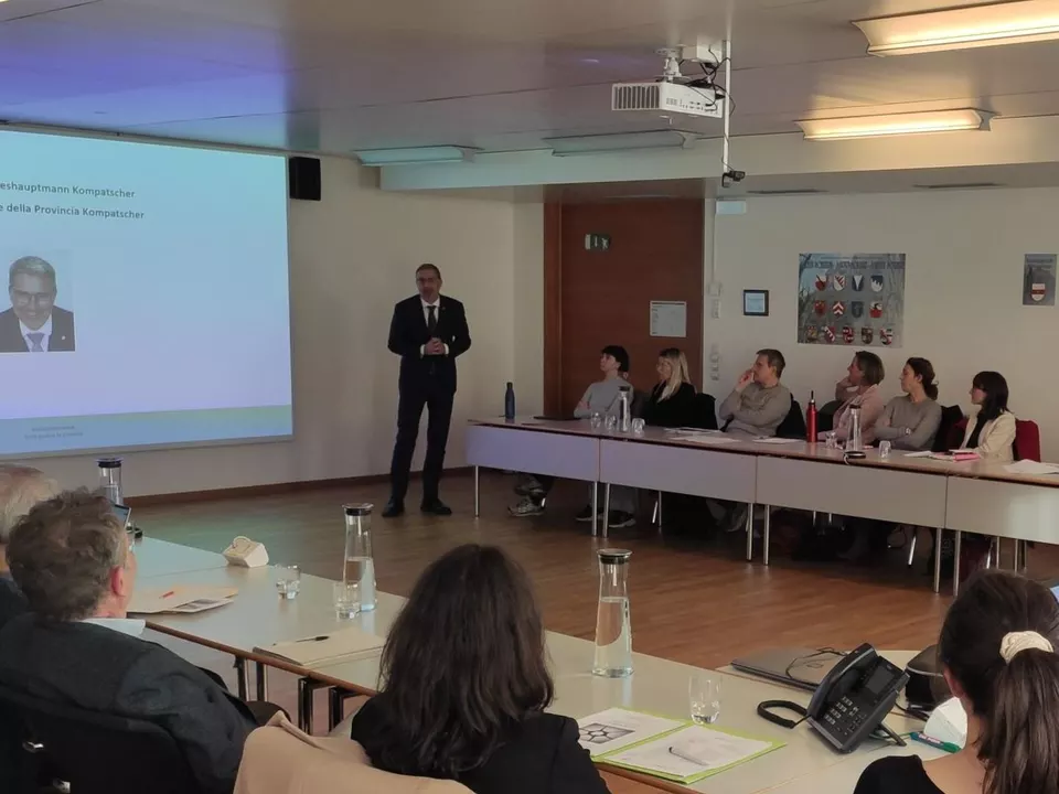 Armut soll in Südtirol künftig verstärkt und strukturell bekämpft werden