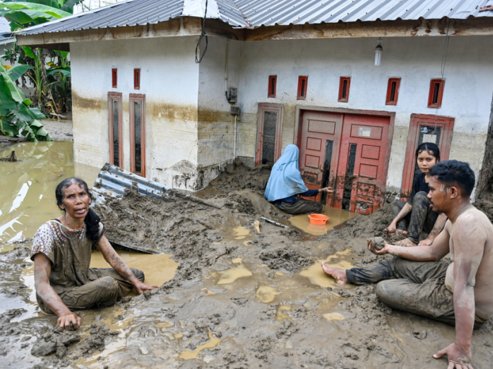 Mindestens-225-Tote-nach-berschwemmungen-in-Indonesien