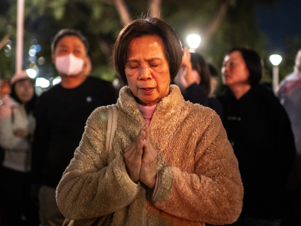 Hongkong-trauert-um-Opfer-von-Hochhausbrand