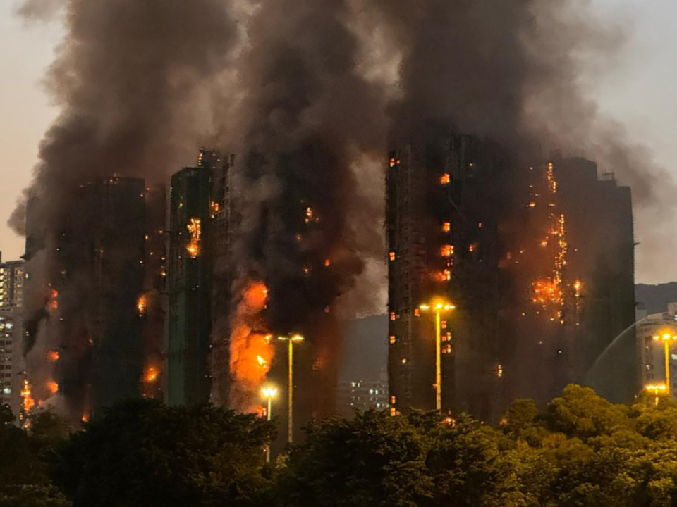 Mehr-als-40-Tote-und-drei-Festnahmen-nach-Brand-in-Hongkong