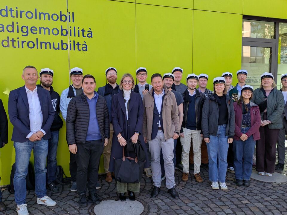 Finnische-Delegation-schaut-sich-an-wie-es-in-S-dtirol-l-uft