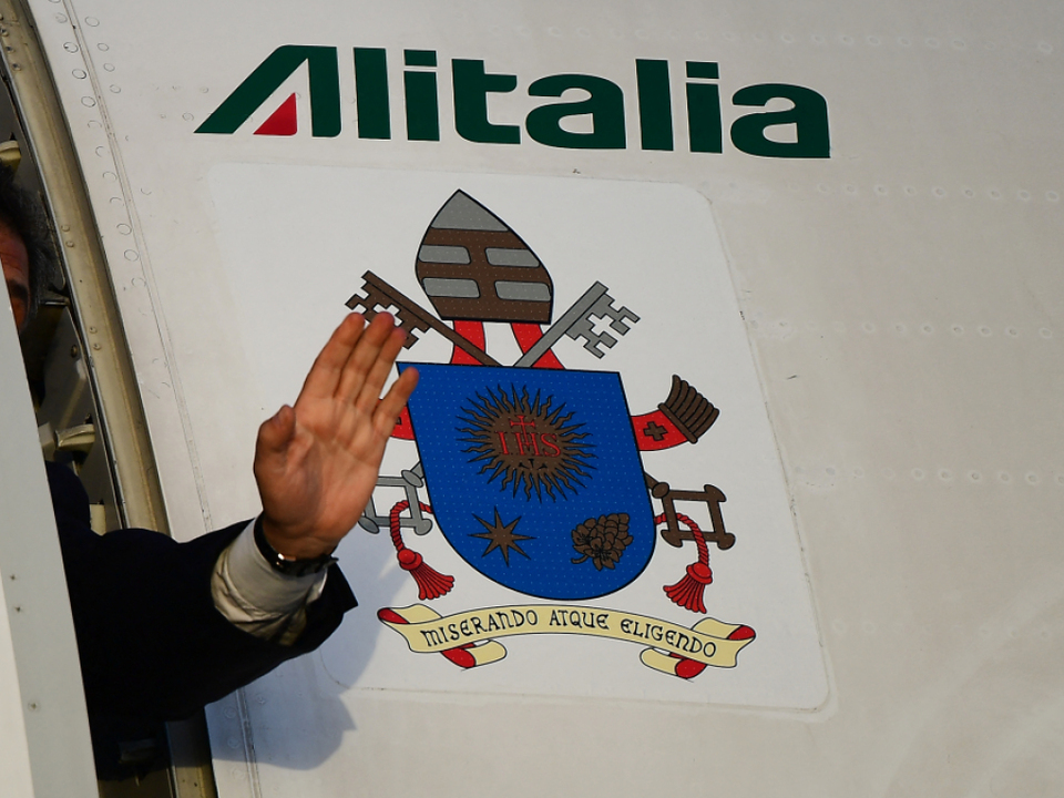 Papst-Leo-XIV-bricht-zu-erster-Auslandsreise-auf