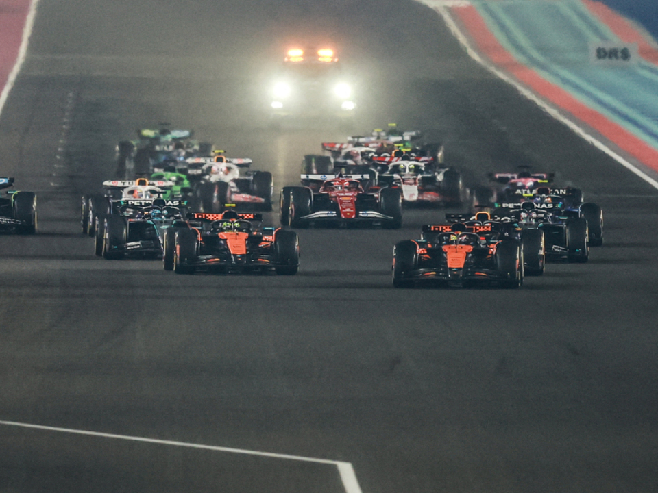 Verstappen-vertagt-WM-Entscheidung-mit-Sieg-in-Katar