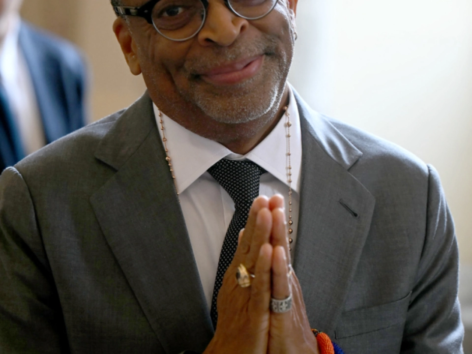 Spike Lee überreichte das Trikot bei einer Audienz