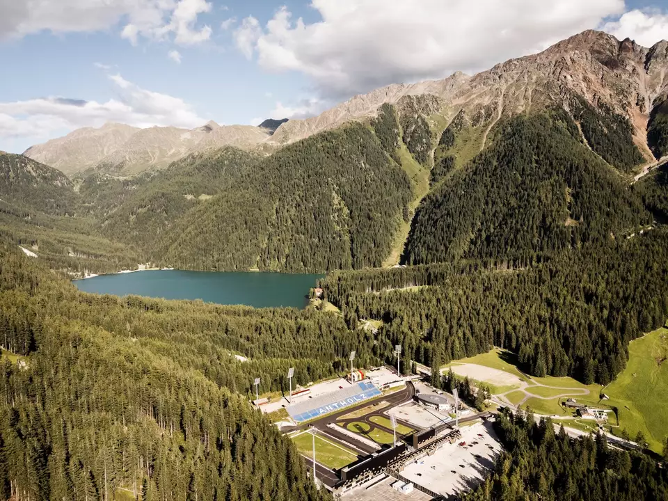 Die Olympische Fackel wird auch zum Biathlonzentrum getragen werden.
