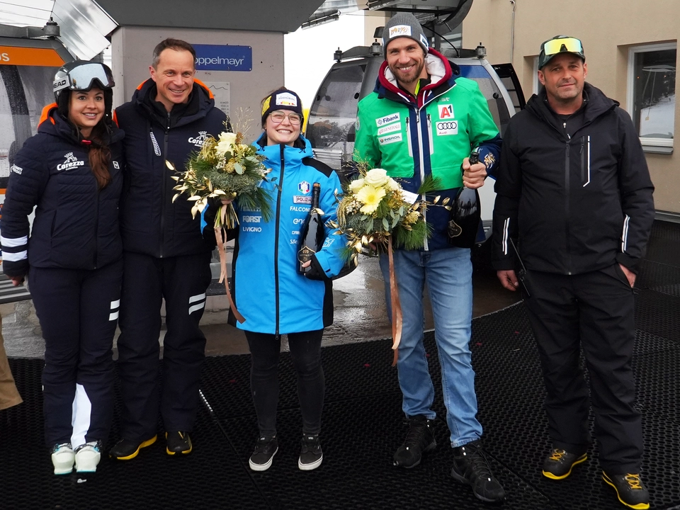 2025_12-17_Pichler_Eisath_Coratti_Yankov-Neulichedl_Gondeluebergabe_Weltcup_Carezza_Dolomites_Credits_Ivan_Goller