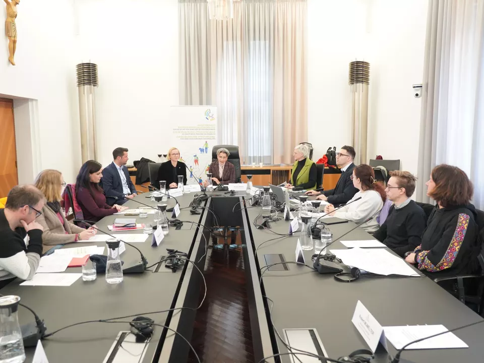 Mitglieder des Monitoringausschusses für die Rechte von Menschen mit Behinderungen mit Oberstaller, Amhof, Hofer und Morandini