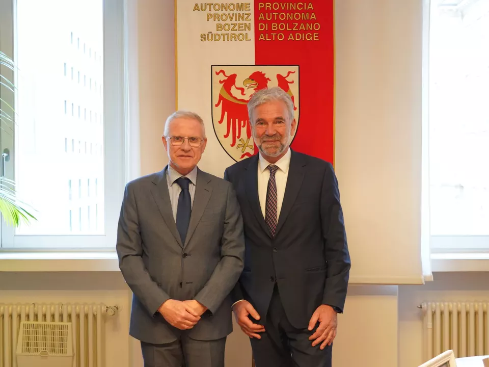 Landtagspräsident Arnold Schuler (re.) hat den scheidenden Regierungskommissar Vito Cusumano empfangen