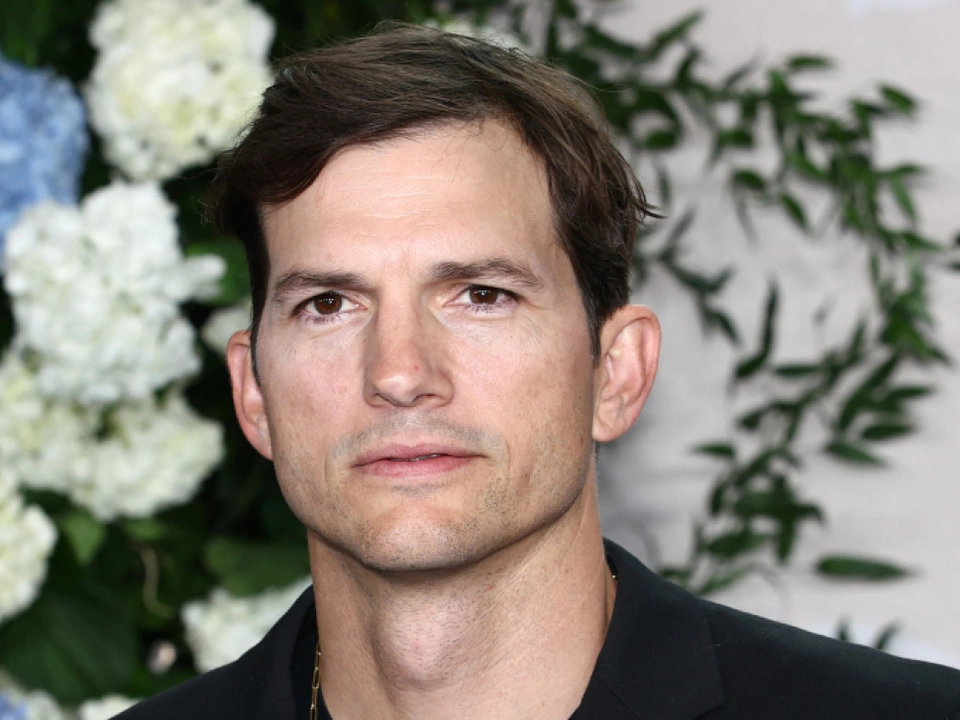 Ashton Kutcher lehrt Kindern Jiu-Jitsu