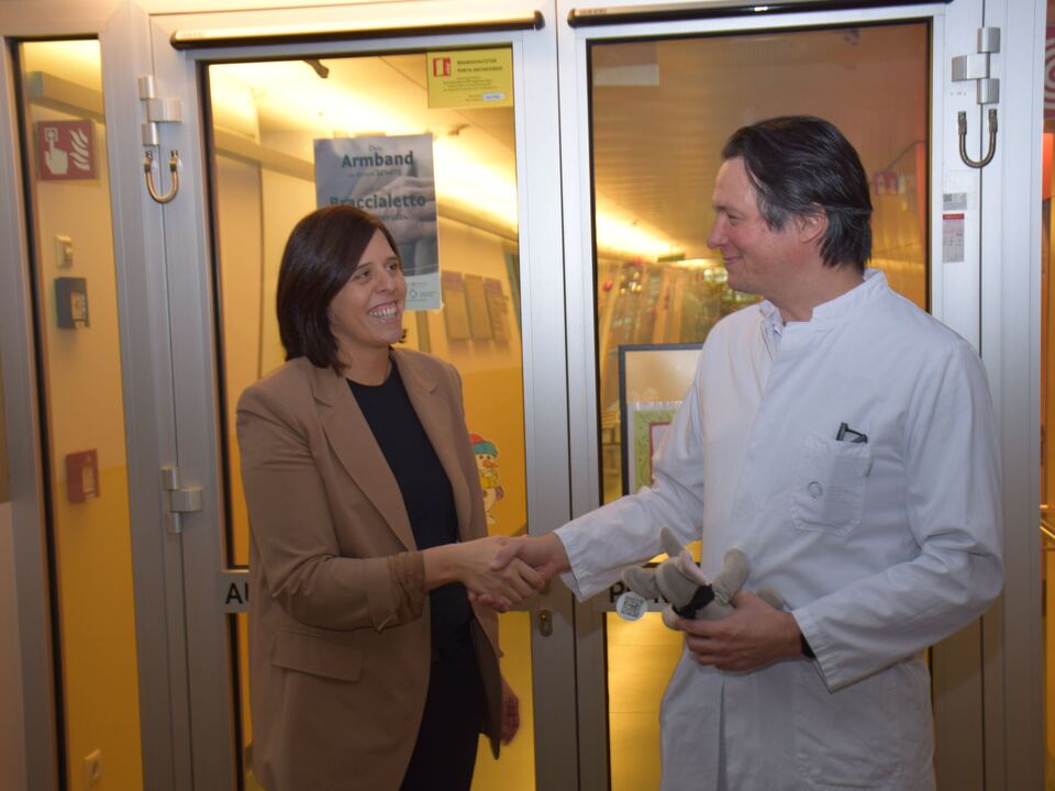 Kleine-Elefanten-mit-gro-er-Wirkung-im-Krankenhaus-Brixen