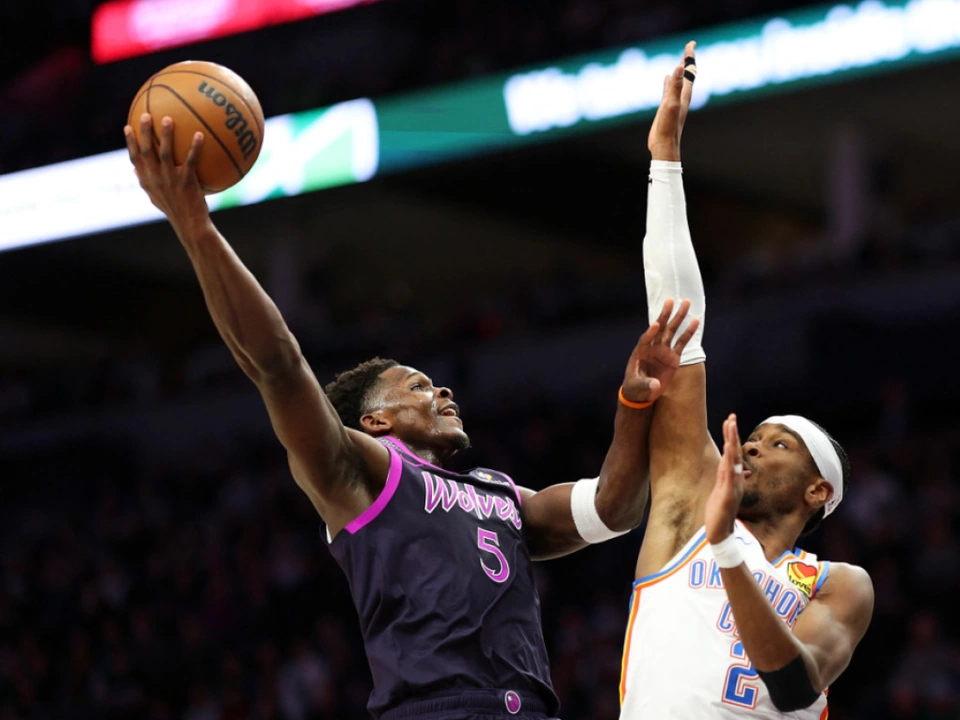 Edwards (l.) und die Timberwolves besiegten Thunder