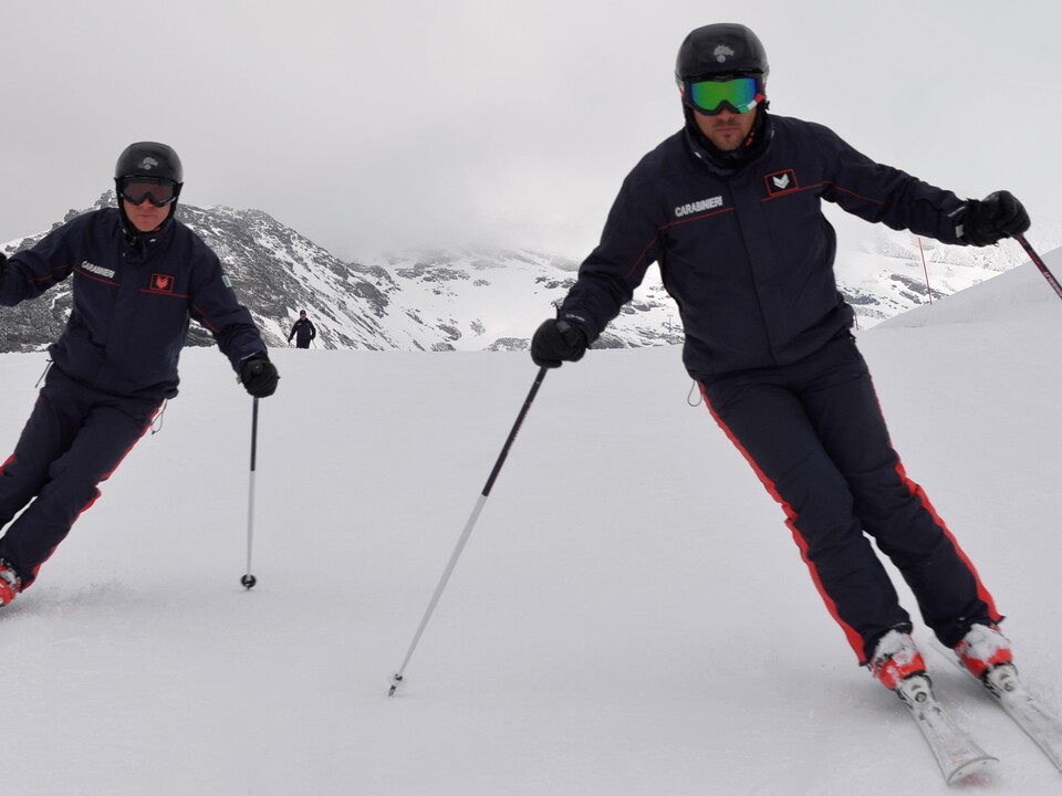 Ohne-Helm-und-alkoholisiert-auf-Skiern