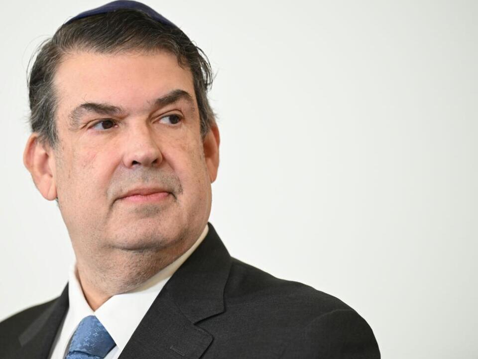 F-r-IKG-Pr-sident-dr-ngt-Zeit-bei-Holocaust-Zentrum