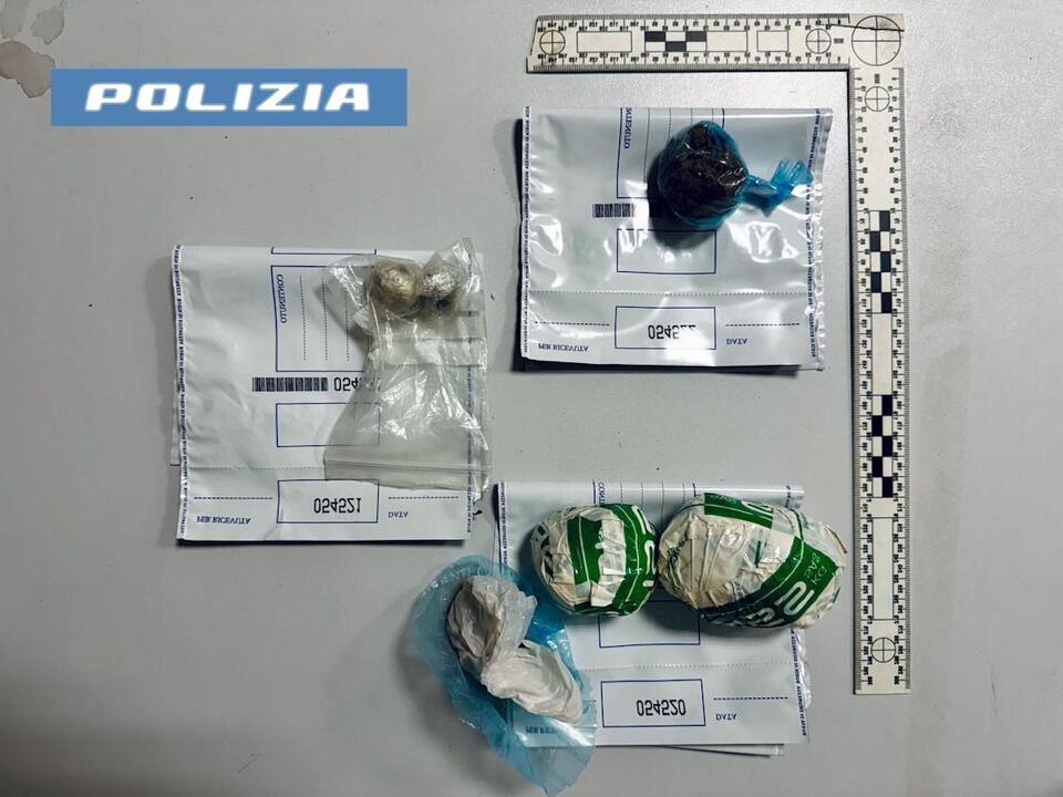 Polizei-erwischt-zwei-Br-der-mit-einem-Kilo-Drogen