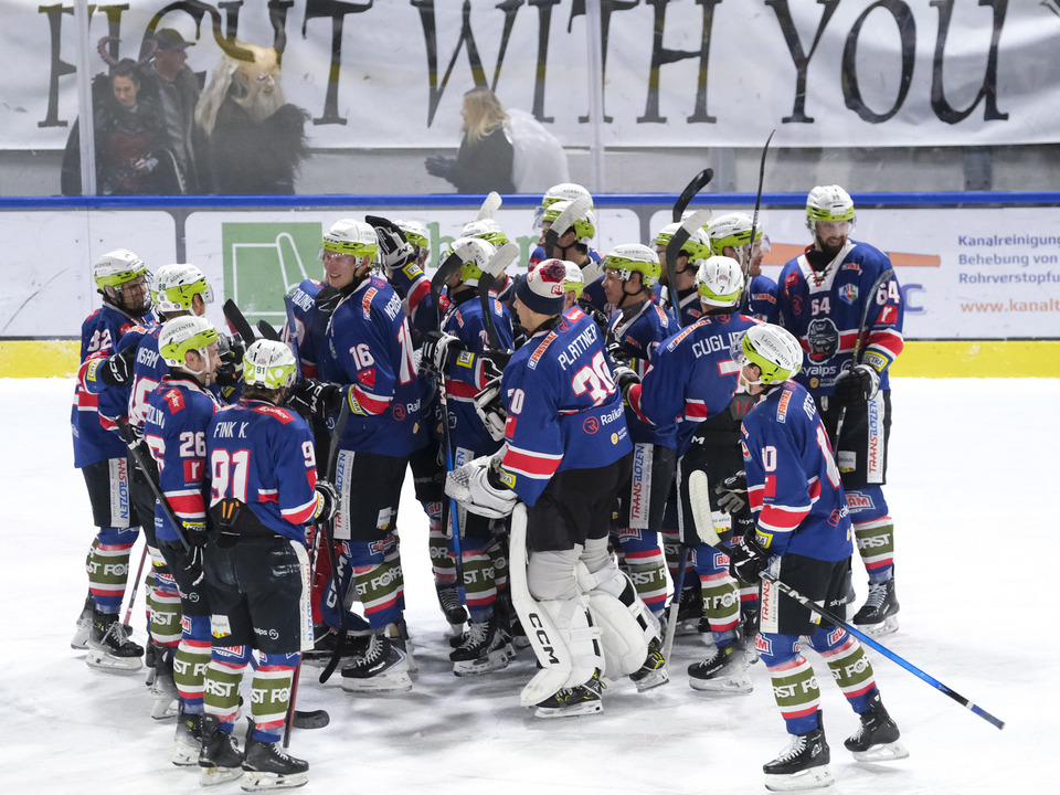 Hochklassiger-Eishockey-Krimi-geht-an-die-Rittner-Buam-SkyAlps