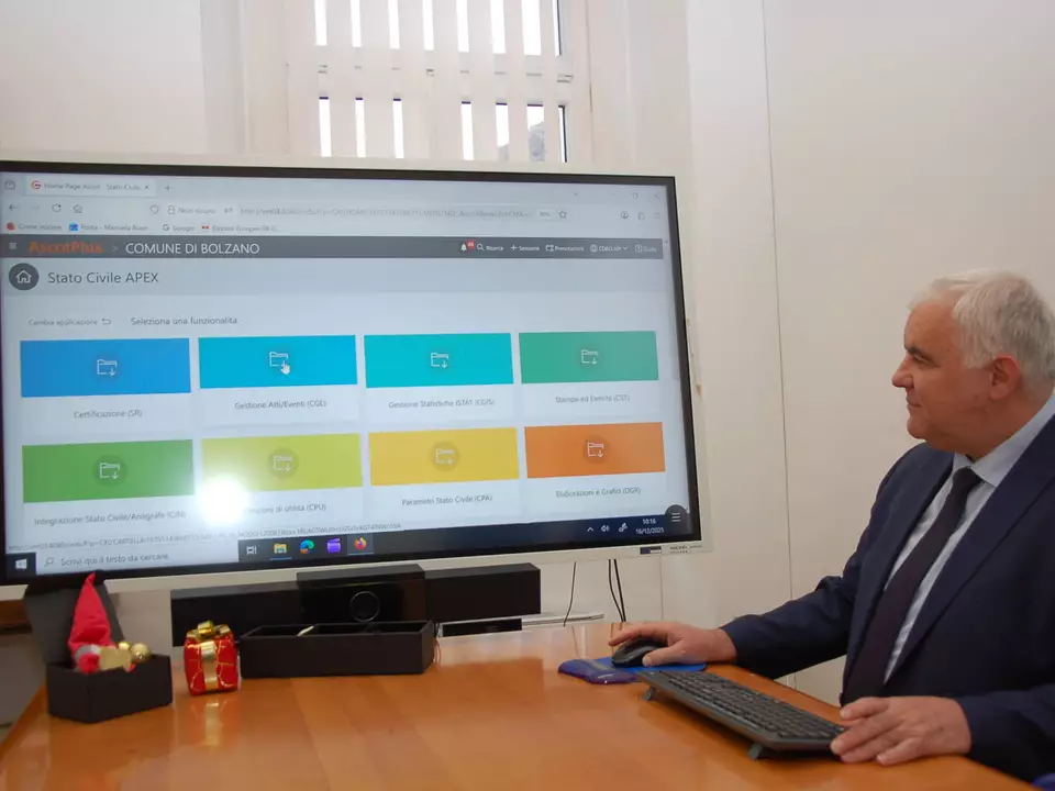 L-Ass.-Tritan-Myftiu-da-il-via-allo-Stato-civile-digitale